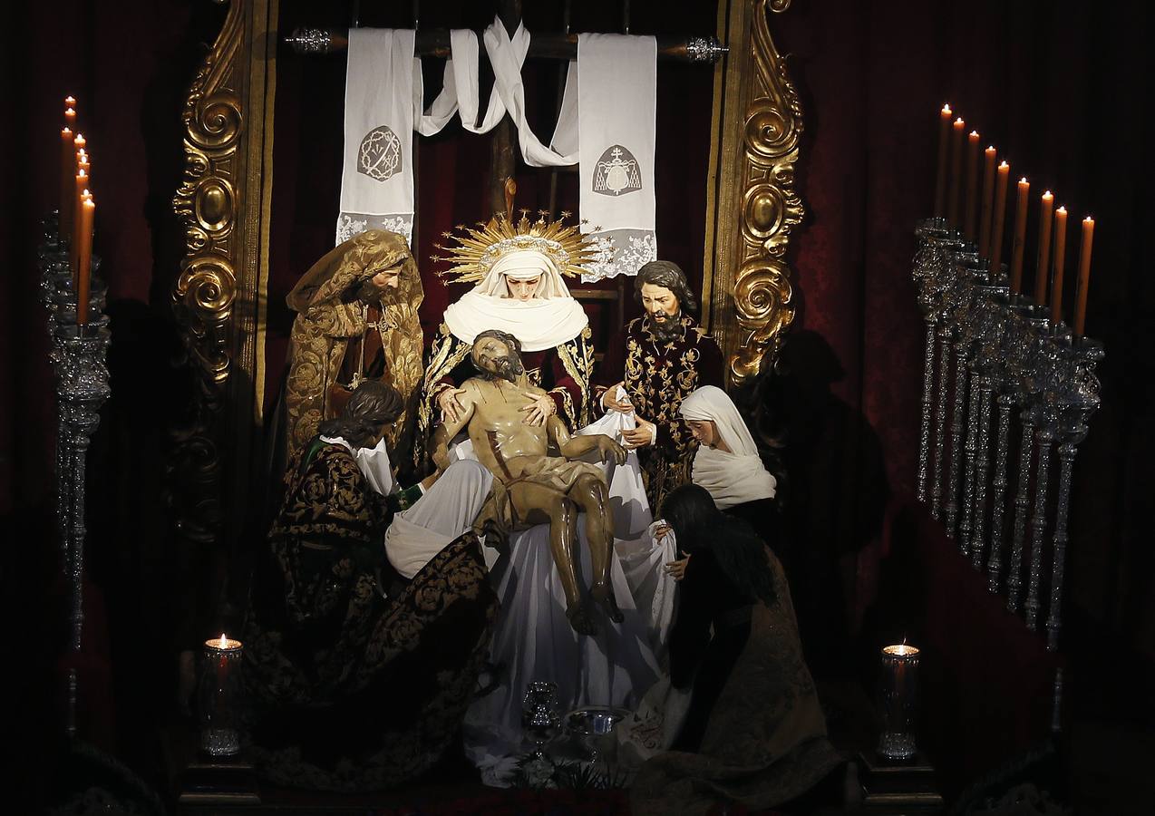 Semana Santa De Sevilla Las Im Genes De La Mortaja En El Viernes