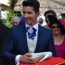 El novio, con el zapato de su «princesa»