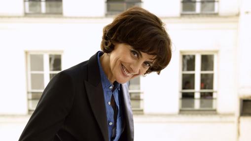 Ines de la Fressange que ha realizado una colaboración para Uniqlo