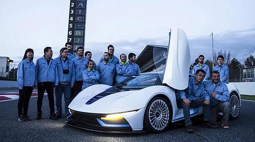 El equipo Campos Racing con el coche