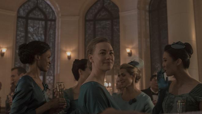 Los vestidos de las invitadas de la fiesta en detalle