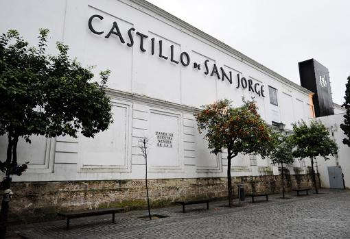 Fachada del castillo de San Jorge en Triana