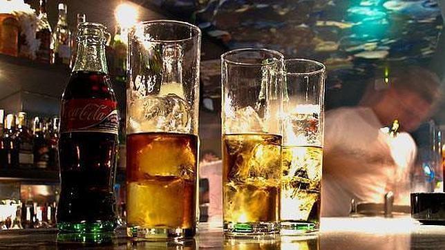 Los bares de copas tienen que pagar derechos de autor si reproducen música protegida por la SGAE