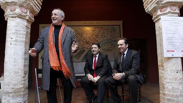 Sebastián de la Obra, Manuel Barea y Bartos Cañete, ayer, en la Casa de Sefarad