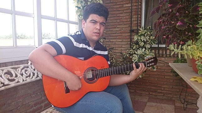 Iba para cocinero pero se hizo con solo 20 años un virtuoso de la guitarra  flamenca