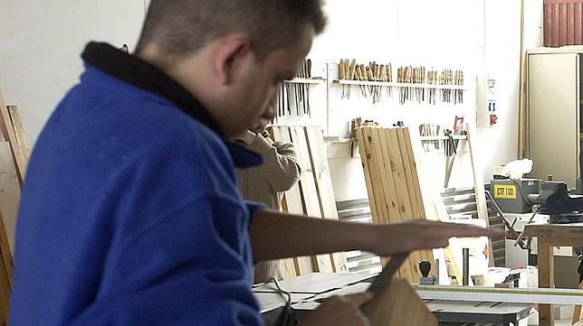 De la cola del paro a las aulas del «PER»