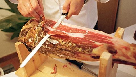 Los bajos precios de los cerdos hacen peligrar los jamones de bellota