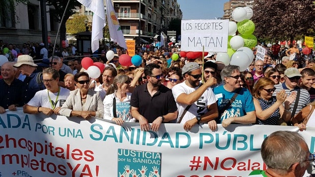 Jesús Candel, conocido como Spiriman, en la cabecera de la manifestación de este domingo