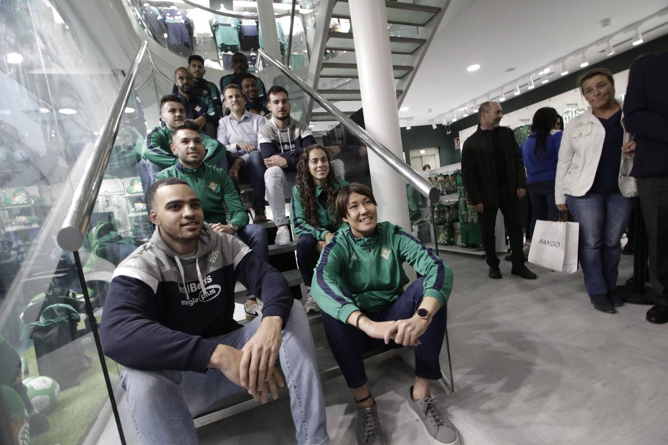 La inauguración de la nueva tienda del Real Betis, en imágenes