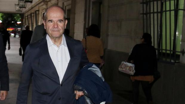 Manuel Chaves, en la Audiencia de Sevilla
