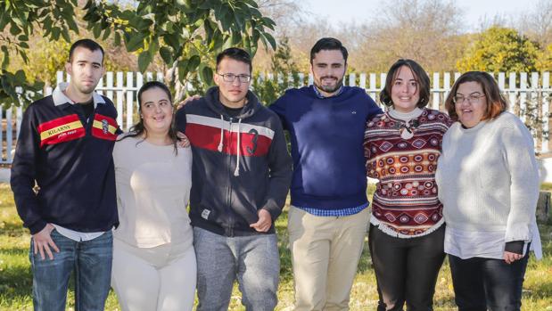 Usuarios de Aprosub junto a su preparador laboral