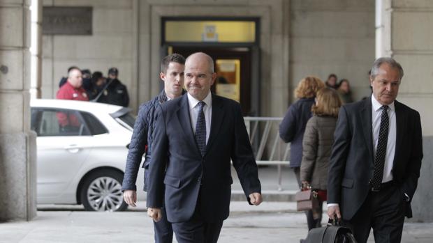 El expresidente de Andalucía Manuel Chaves llegando a los juzgados