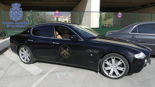 Coche con el que desplazaban los falsos representantes de la banca vaticana