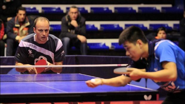 Carlos Machado en un duelo liguero con el Cajasur Priego