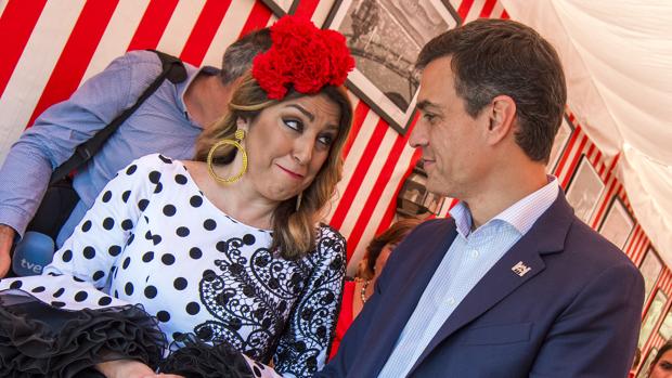 Susana Díaz y Pedro Sánchez durante su encuentro la semana pasada en la Feria de Sevilla