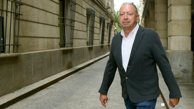 El ex director general de Trabajo de la Junta de Andalucía Daniel Alberto Rivera a su llegada a la Audiencia