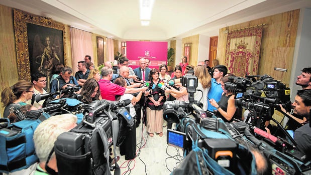 Carmen Calvo, ayer en el Ayuntamiento de Córdoba