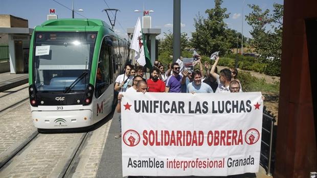 Los trabajadores del metro de Granada reclaman la firma de un convenio laboral