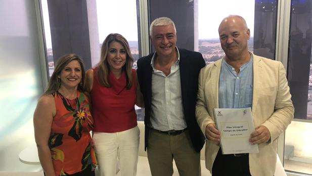 Susana Díaz, Irene García, Francisco Mena y José Luis Díaz, en el encuentro de este lunes.