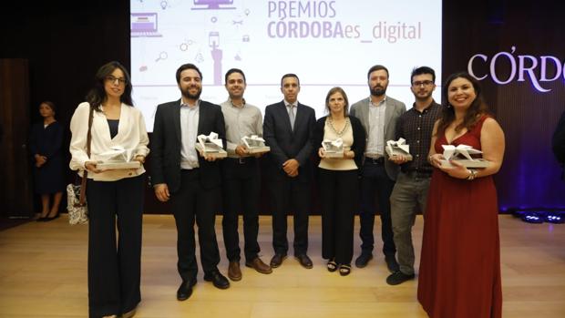 Foto de familia de los ganadores de los premios CÓRDOBAes_digital