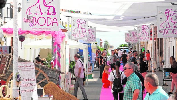 Público asistente a la feria de la boda de Fuente Palmera