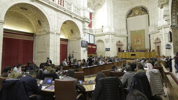 Los partidos se disputan el día 2 de diciembre ocupar los 109 escaños del Parlamento andaluz