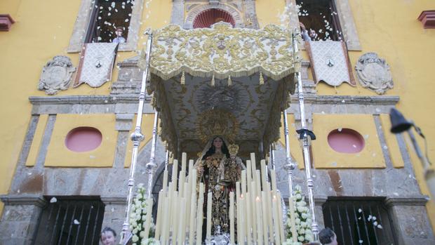 Salida de la Virgen del Carmen de San Cayetano desde su templo el 16 de julio del año 2016