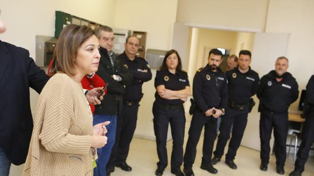 Ambrosio, en la visita a los agentes