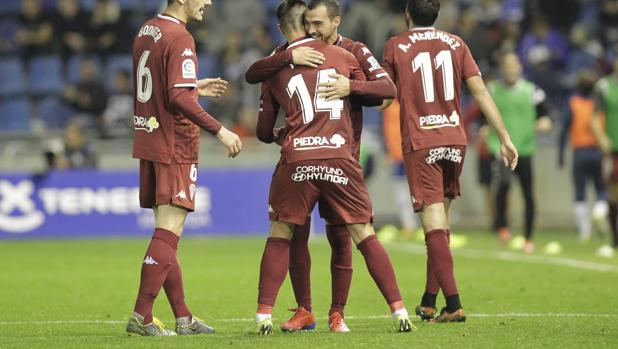 Bodiger habla con el banquillo tras el segunfo gol en Tenerife