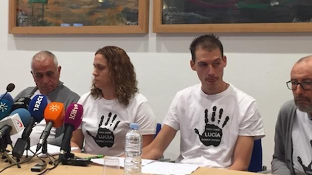 Los padres de Lucía en una rueda de prensa
