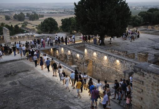 Visita nocturna a Medina Azahara
