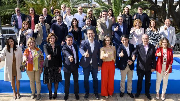 Los candidatos del PP a las próximas elecciones municpales en el Ayuntamiento de Almería.