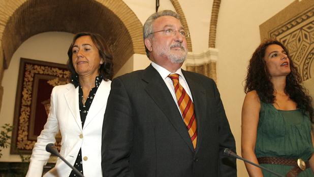 Bernat Soria, junto a Rosa Aguilar y María Jesús Montero, en una imagen de archivo