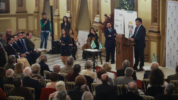 El presidente del Córdoba CF habla en un acto con los abonados más antiguos