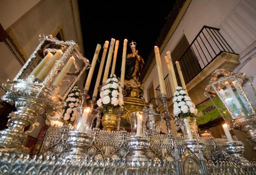 Faroles de la hermandad del Huerto en el paso de la Inmaculada Concepción
