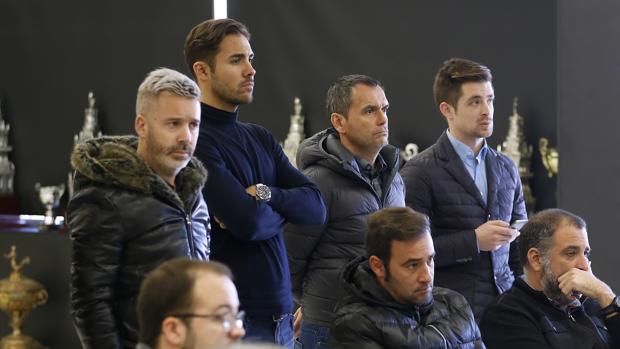 Sergio García, yerno de Carlos González, con el pelo rubio, primero por la izquierda y de pie