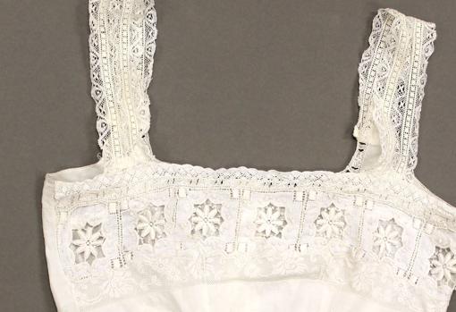 Camisa interior donada a la Junta de Andalucía