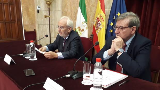 Manuel de la Fuente y Fernando Martínez durante el anuncio de las nuevas medidas de Renfe en Almería.