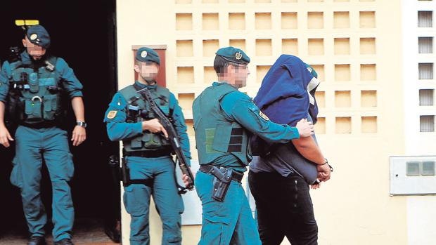Varios agentes de la Guardia Civil