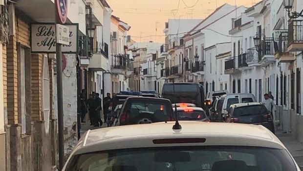 Una calle de Llepe cortada el tráfico por el dispositivo policial