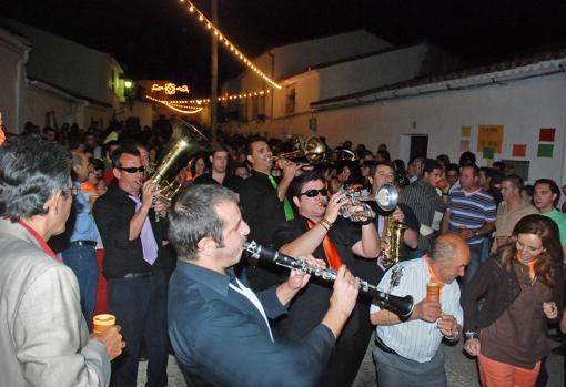 Músicos en plena fiesta