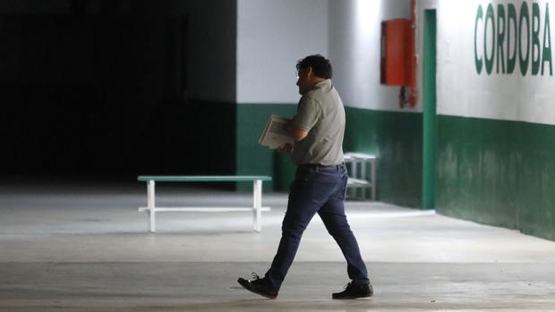 Jesús León abandona las dependencias de El Arcángel