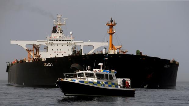El petrolero iraní Grace 1 en aguas de Gibraltar