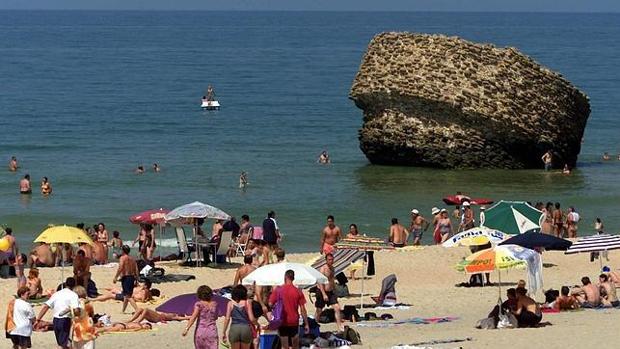 El bañista fue rescatado del mar pero no pudieron hacer nada para salvarle la vida