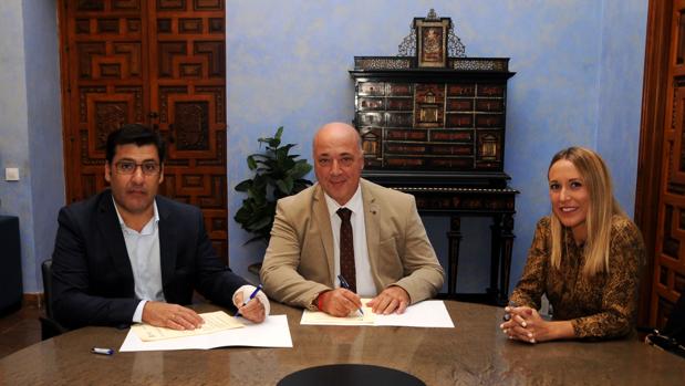 El presidente del Córdoba, el presidente de la Diputación y la delegada de Deportes