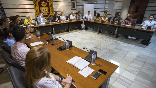 La Corporación de Punta Umbría en una sesión plenaria