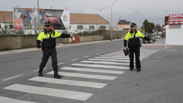 Efectivos de la Policía Local han investigado lo ocurrido en el citado accidente
