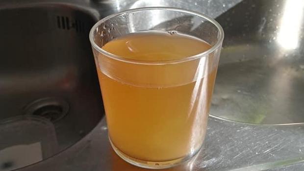 Un vaso con agua del grifo en Higuera