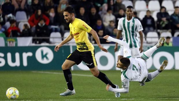 Zelu vuela en una acción del partido del domingo ante el Villarrubia