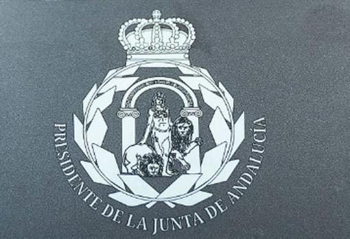 El nuevo «escudo» del presidente de la Junta de Andalucía con ...